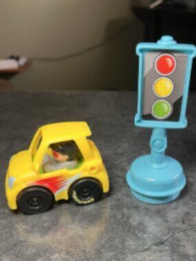 Fisher-Price Little People Yellow & Blue Wheelies Cars w/ blue stop light